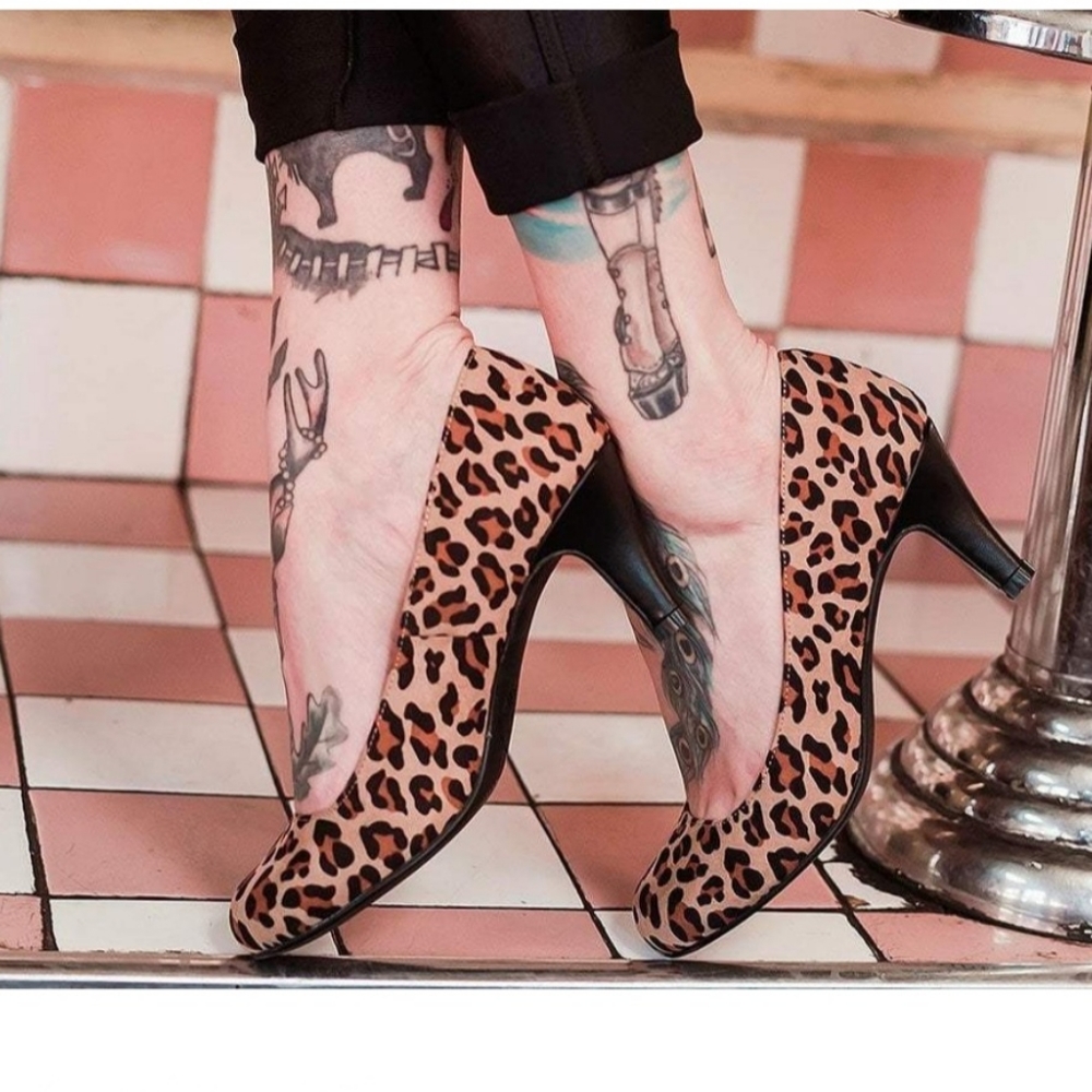 T.U.K. womens leopard size 10